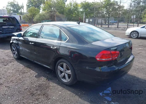 2014 Volkswagen Passat 1.8T Wolfsburg Edition z USA, uszkodzony, nr VIN 1VWAT7A3XEC022300